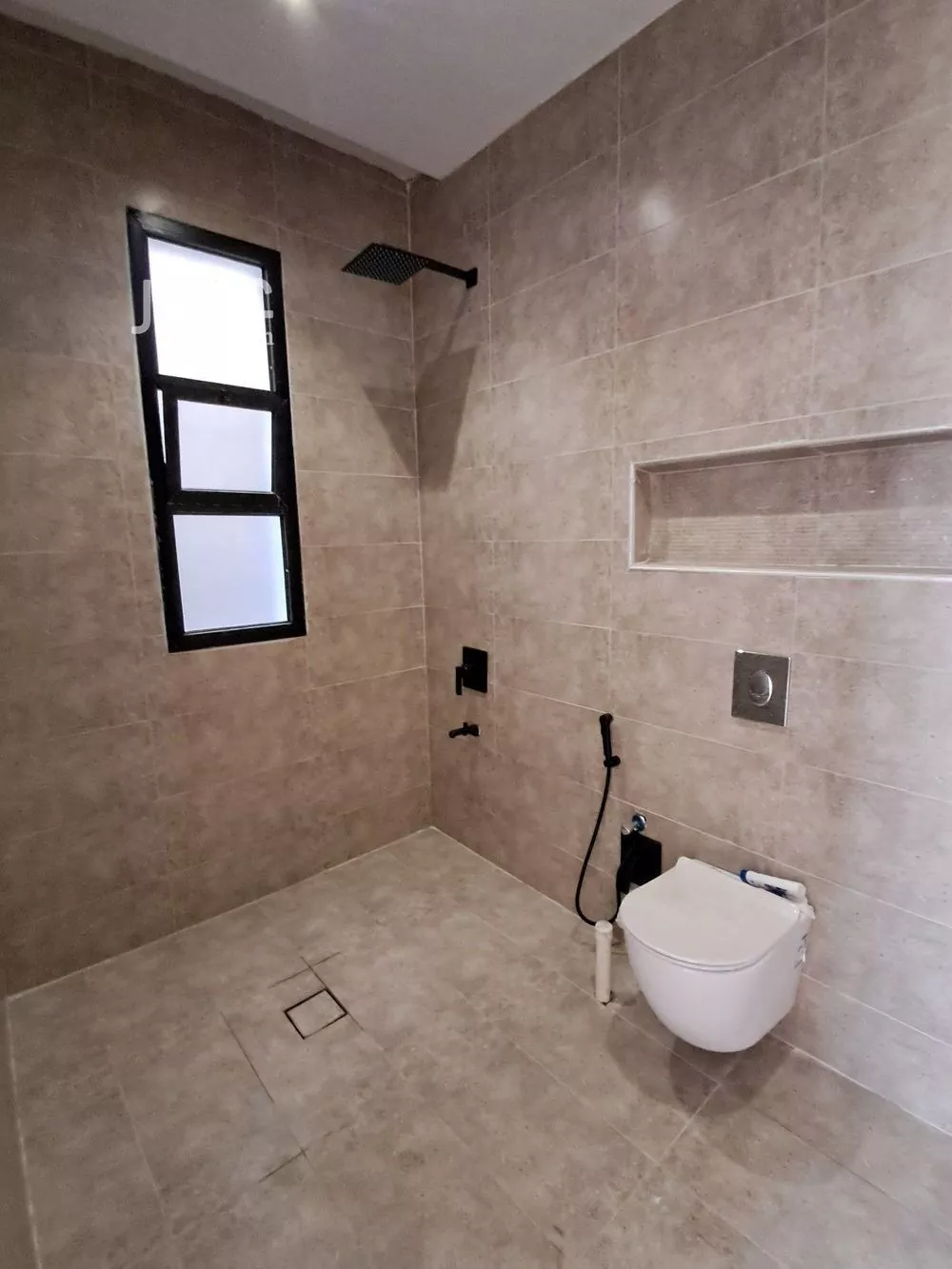 3 bedroom floor in Tuwaiq 8