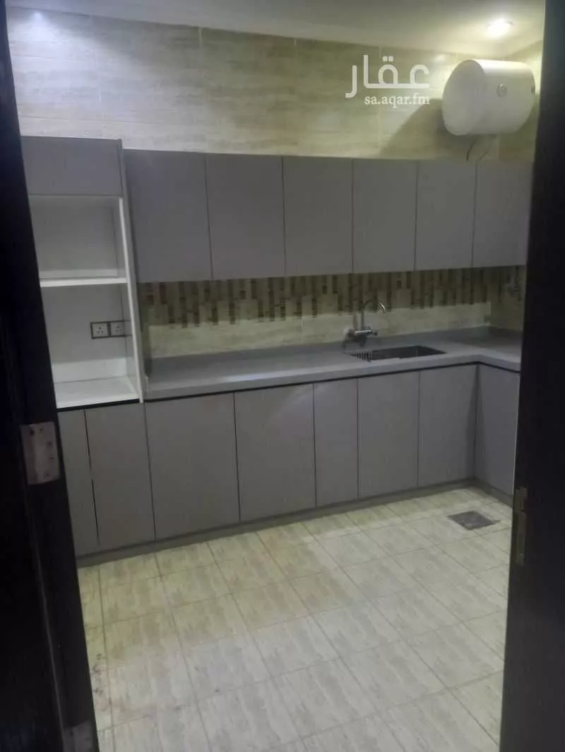 3 bedroom floor in Al Munsiyah 10