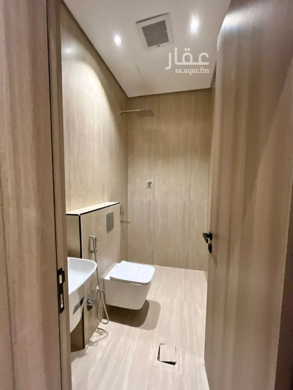 5 bedroom villa in Al Mahdiyyah 6