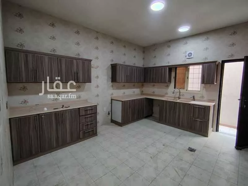 4 bedroom apartment in Ash Shulah 9