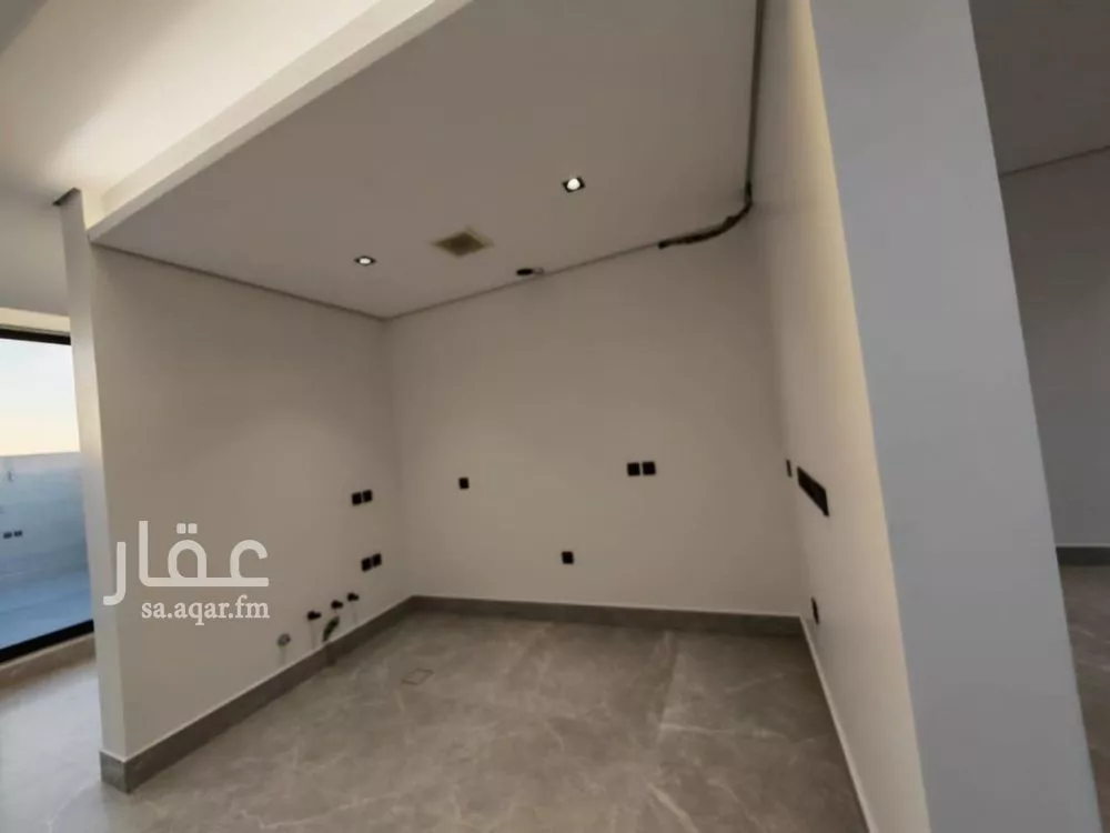 5 bedroom villa in Al Yasmin 18