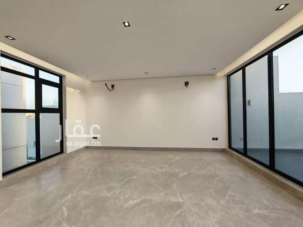 5 bedroom villa in Al Yasmin 21