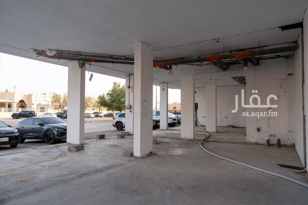 محل 625 م² في العقيق 3