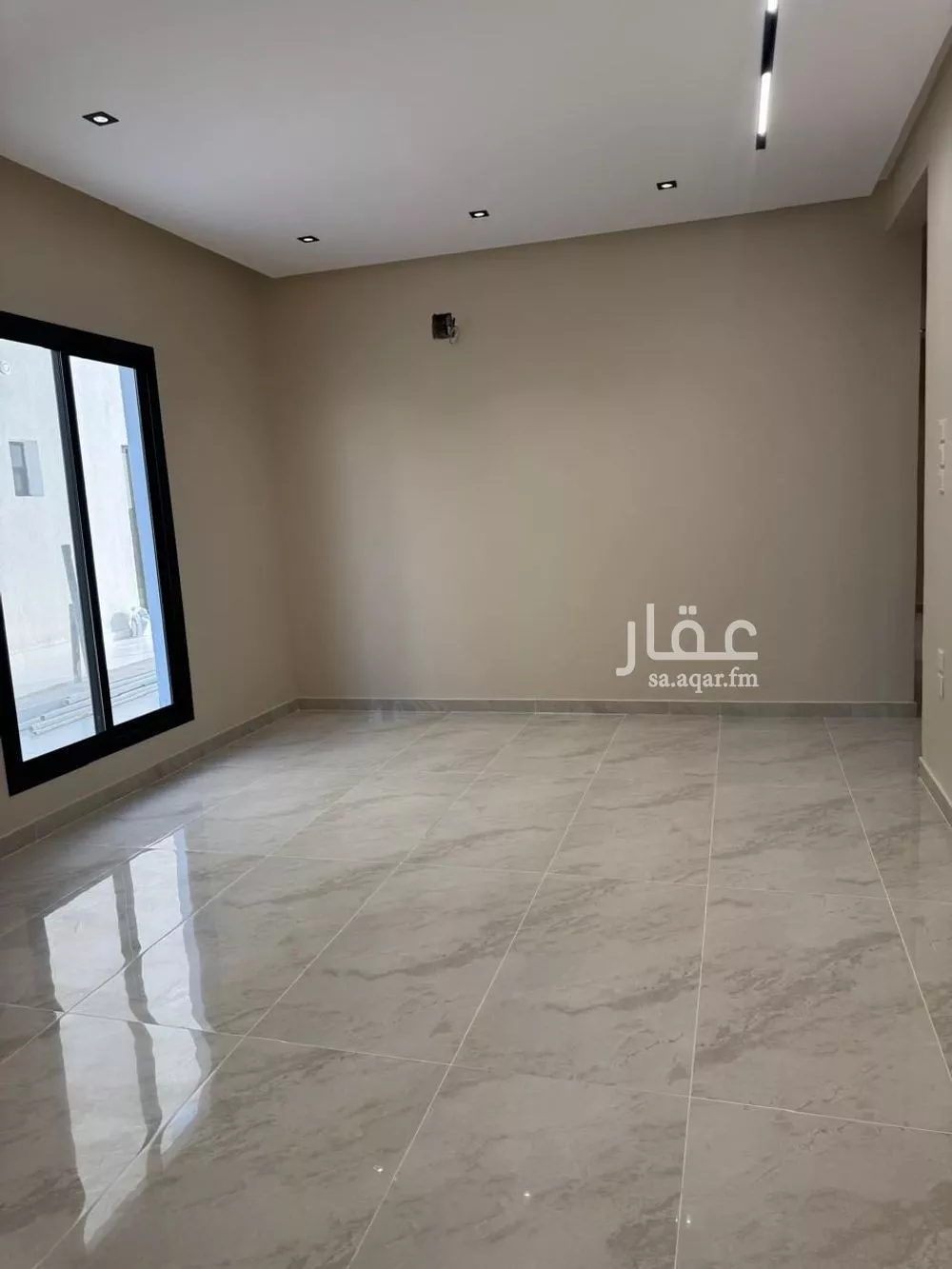 3 bedroom floor in Al Maizilah 18