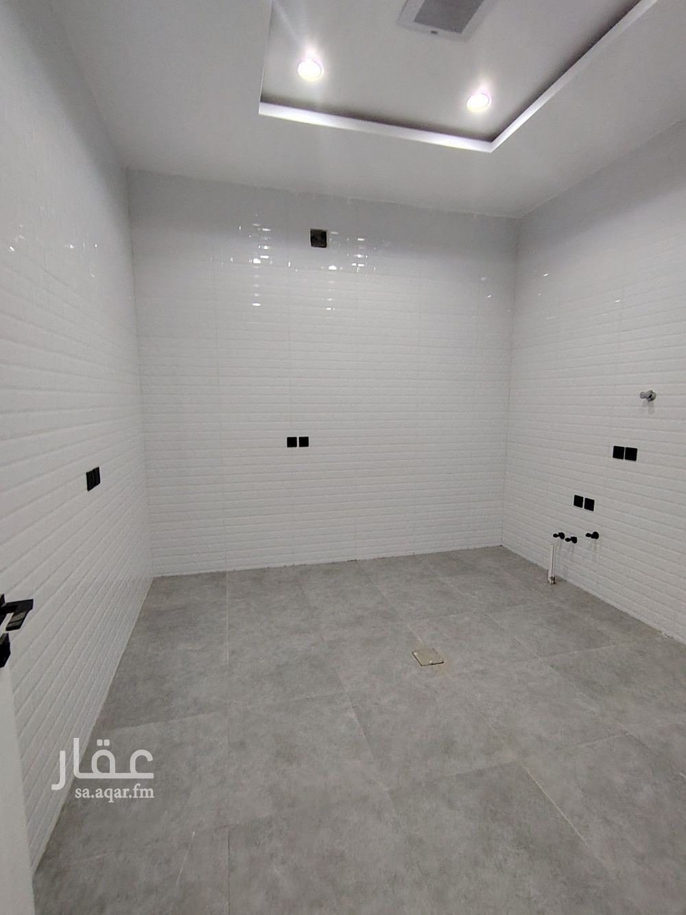 4 bedroom floor in Dhahrat Namar 11