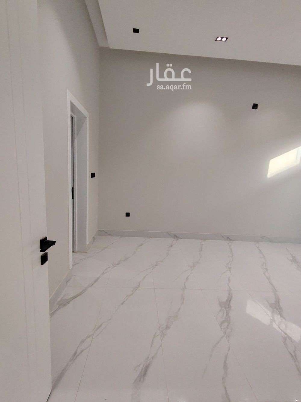 4 bedroom floor in Dhahrat Namar 13