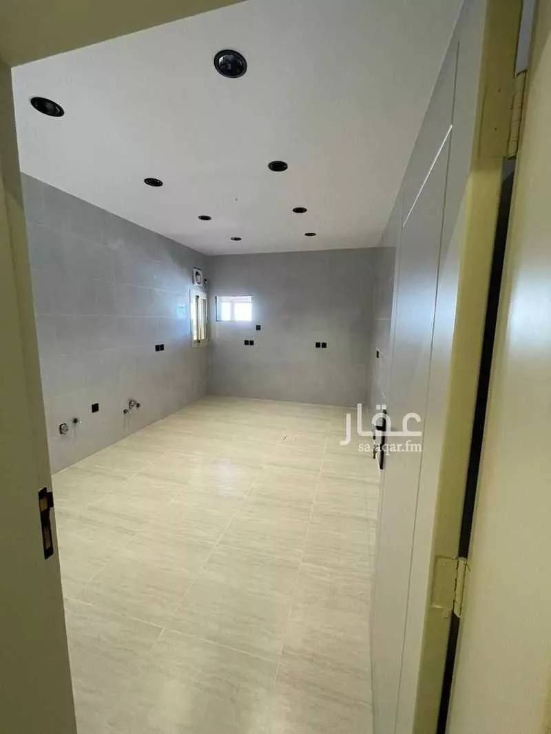 عمارة 198 م² في الملك فهد 4