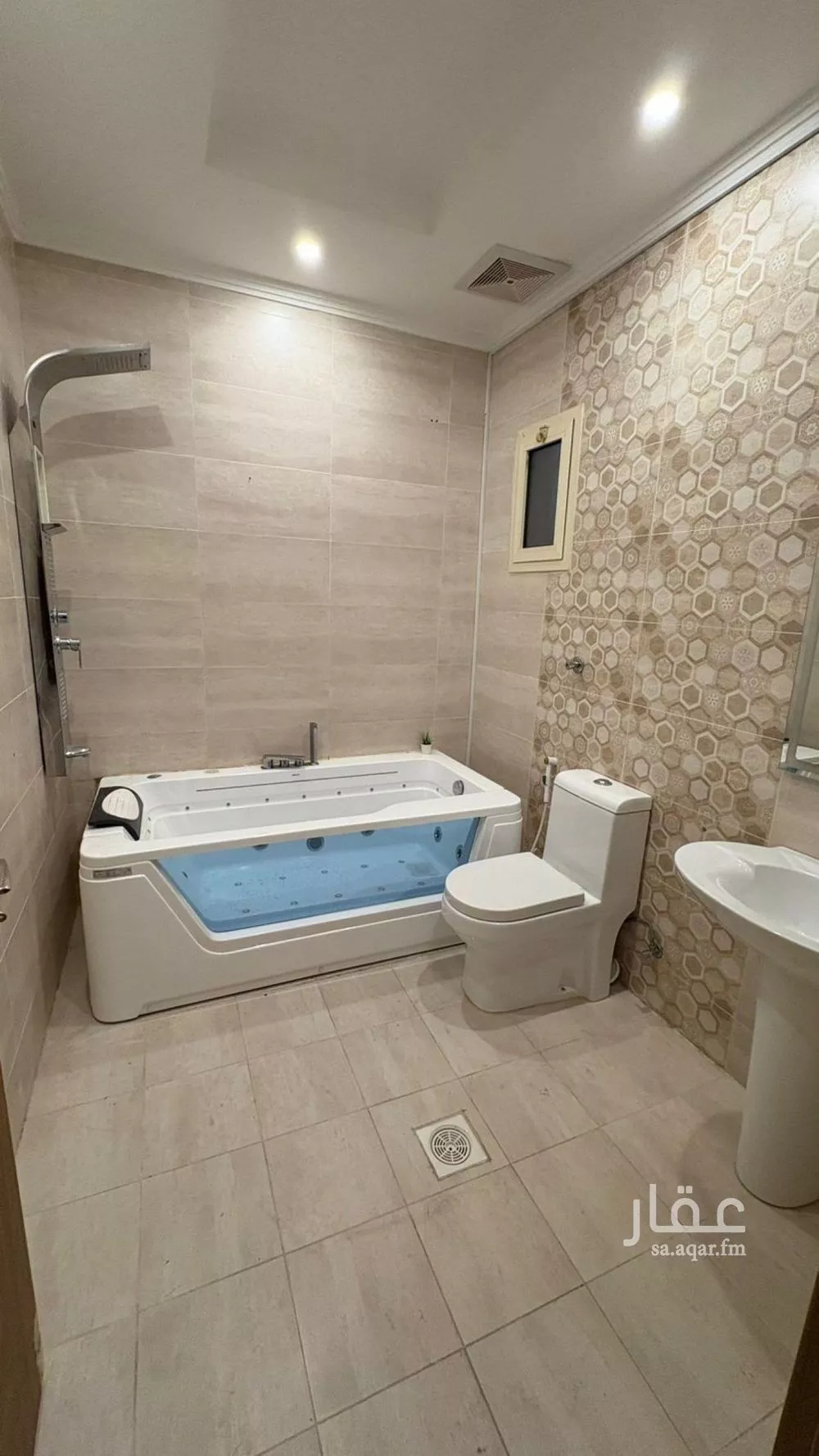 6 bedroom apartment in Al Marwa 8