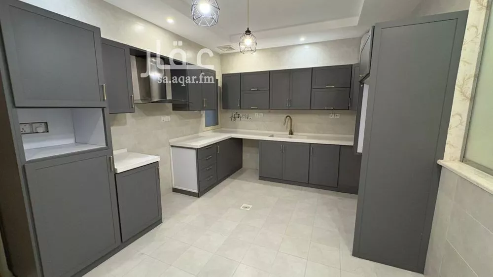6 bedroom apartment in Al Marwa 13