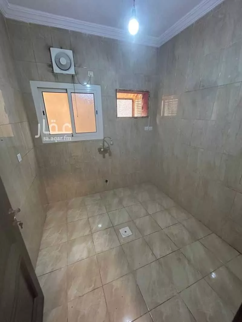 3 bedroom apartment in Al Sharafiyah, Jeddah 9