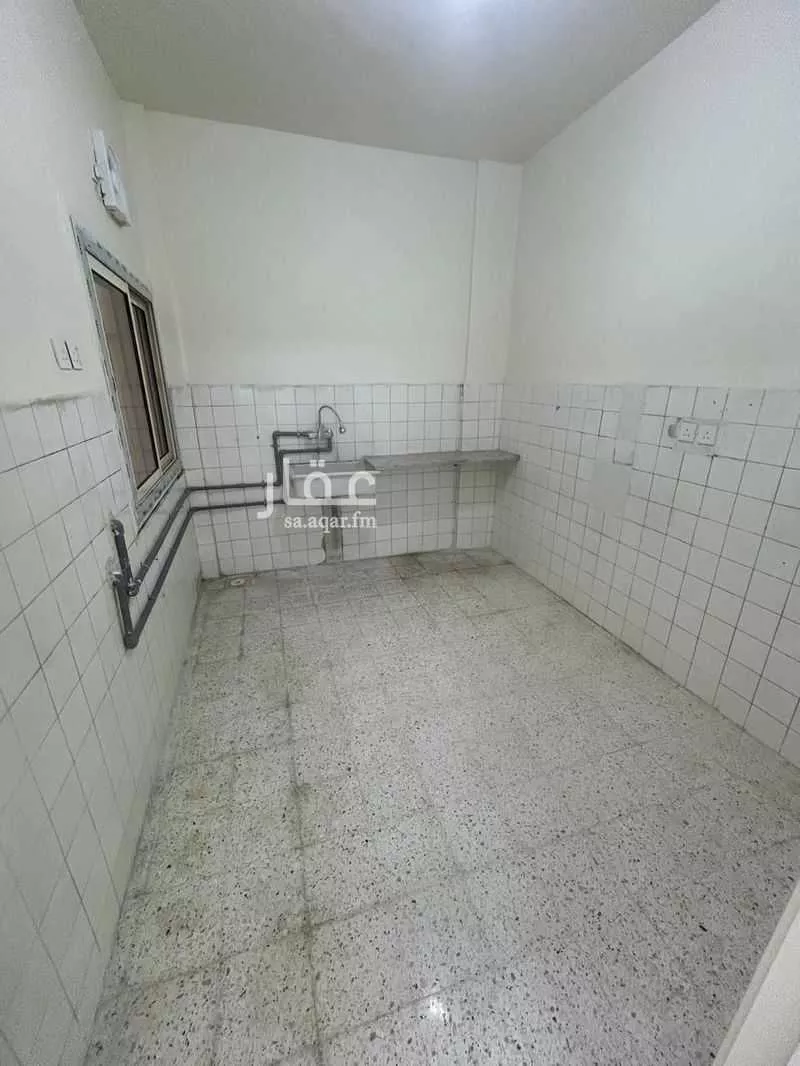 4 bedroom apartment in Al Sharafiyah, Jeddah 5