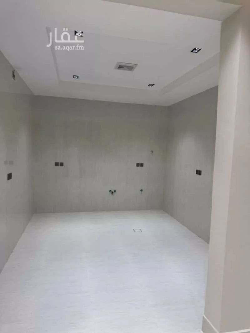 5 bedroom villa in Riyadh 9