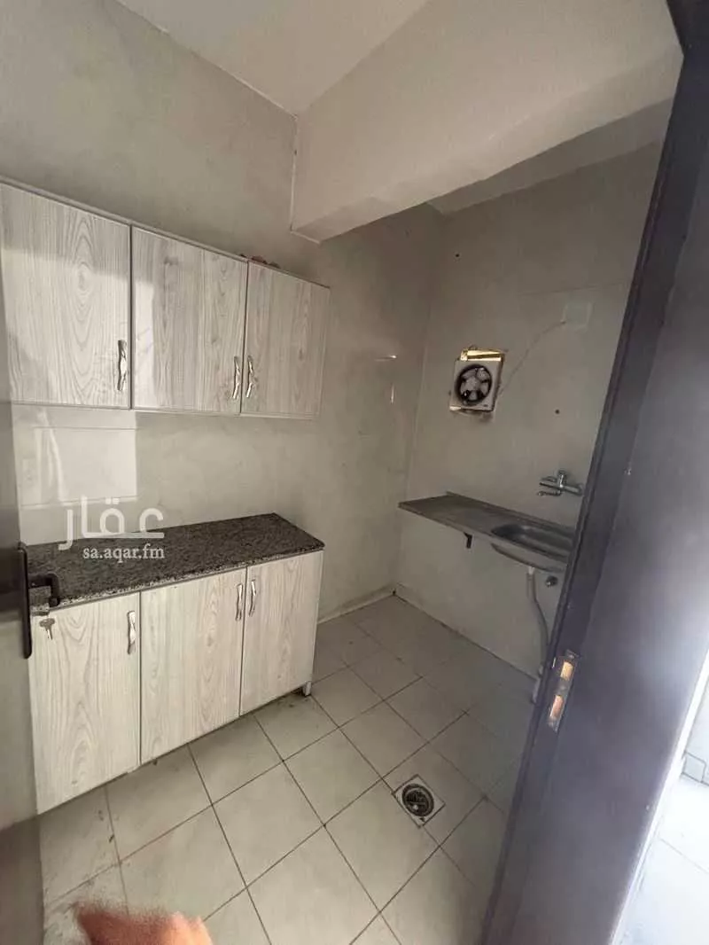 2 bedroom apartment in Al Aziziyah 5