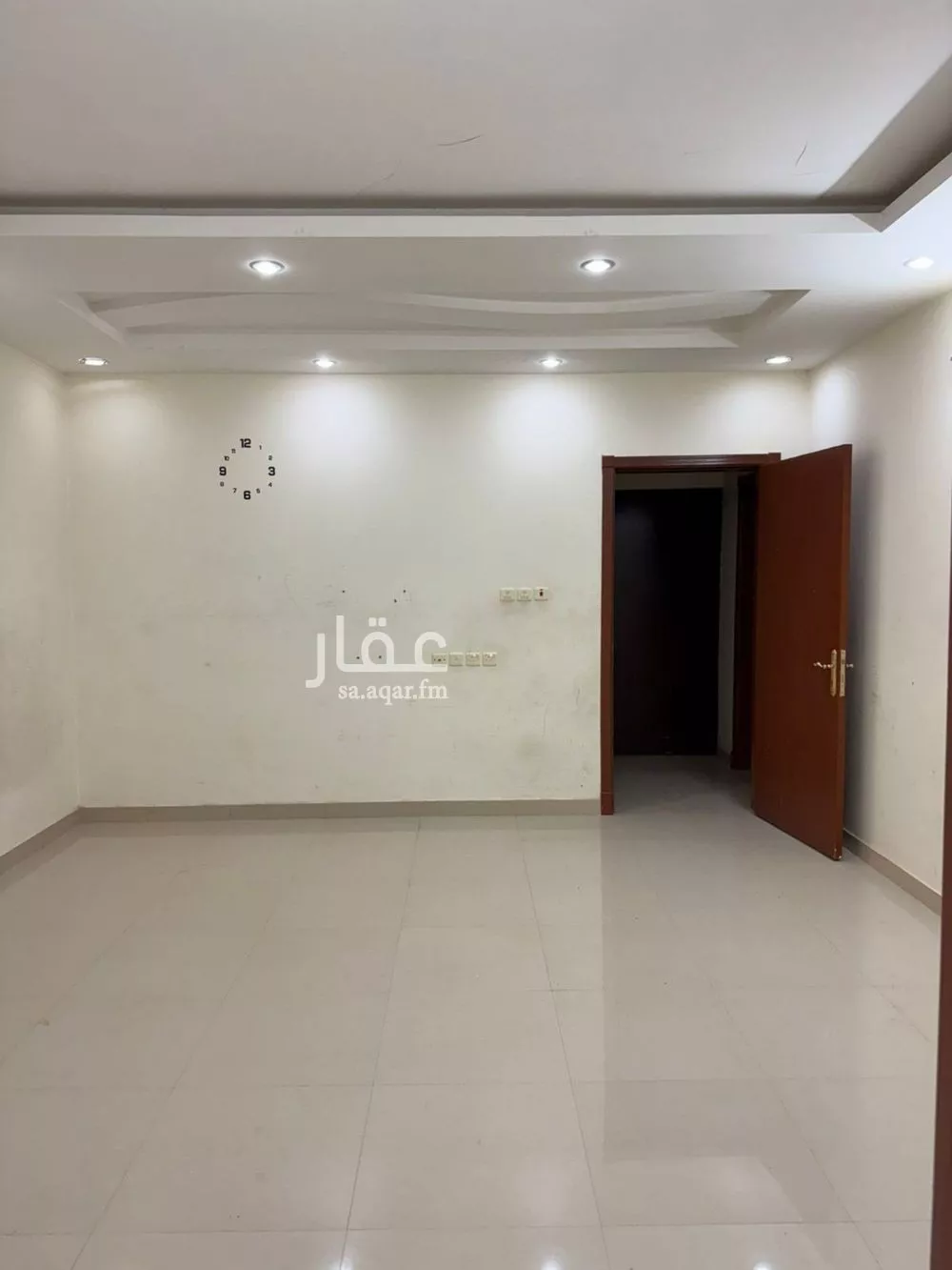 4 bedroom floor in Dhahrat Laban 4
