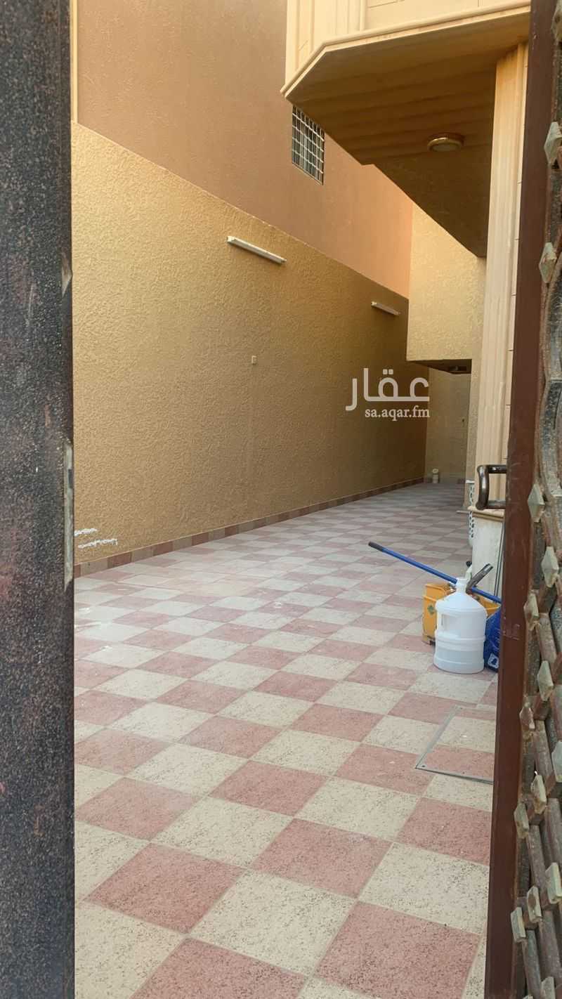 الطابق في الجامعيين