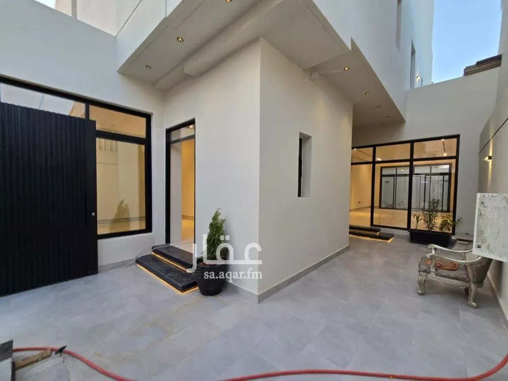 6 bedroom villa in Al Uraija Al Gharbi, Riyadh 11