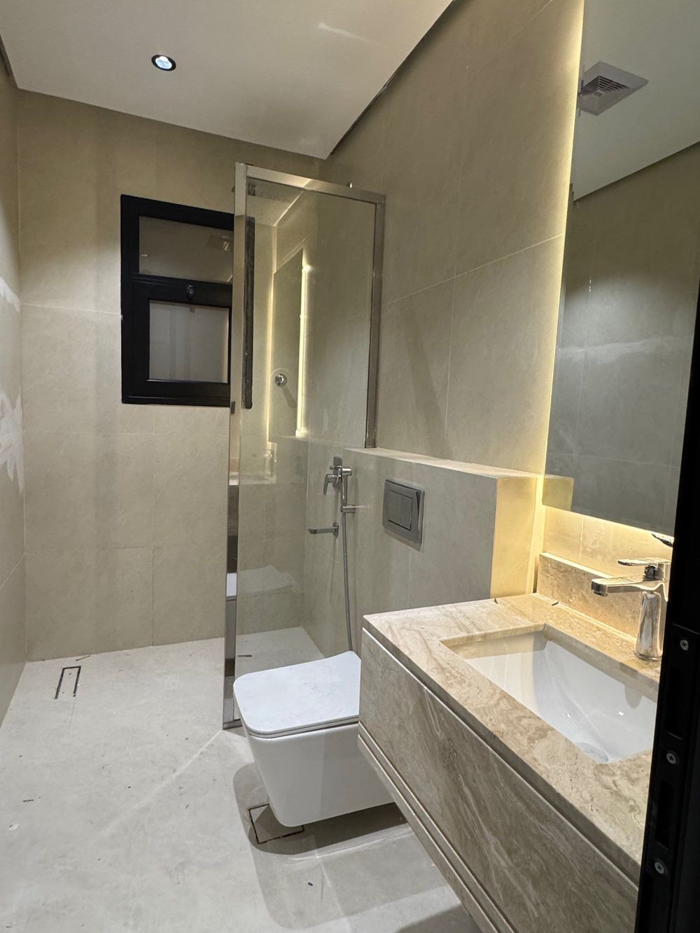 6 bedroom apartment in Al Manar, Eastern Province 11
