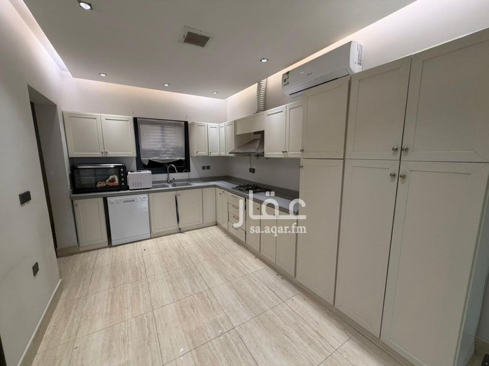 4 bedroom apartment in Riyadh 8