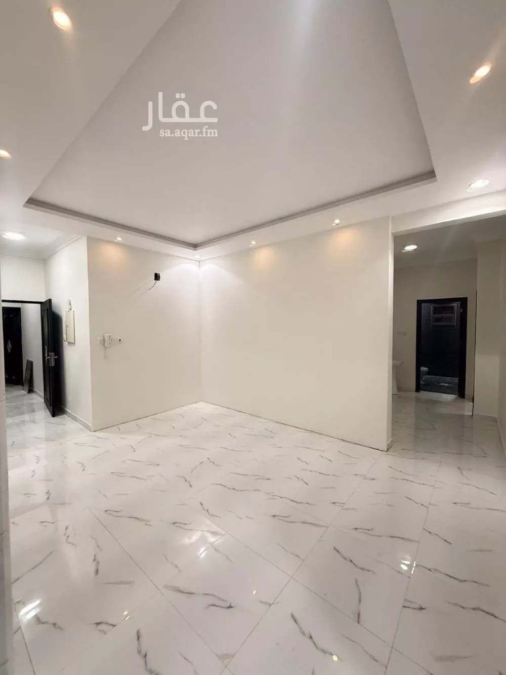 الطابق في العارض