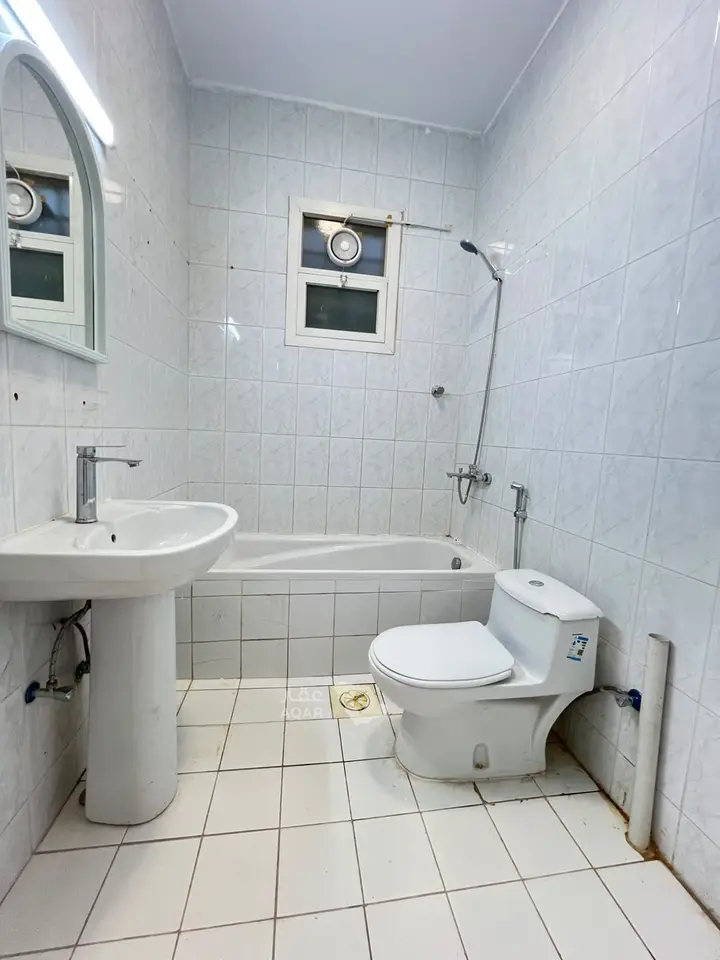 3 bedroom apartment in Al Rabwa, Riyadh 8