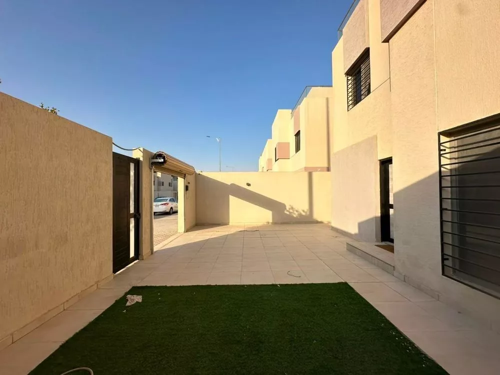 فيلا 4 غرف في النرجس، الرياض 5