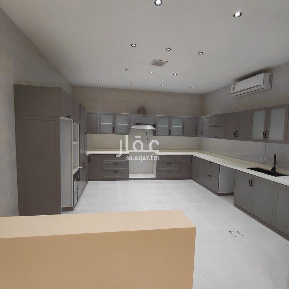 7 bedroom villa in Granada, Riyadh 11