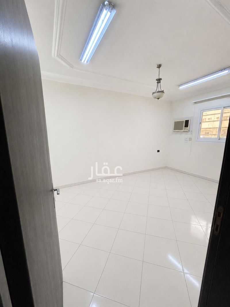 4 bedroom building in Al Malaz, Riyadh 7