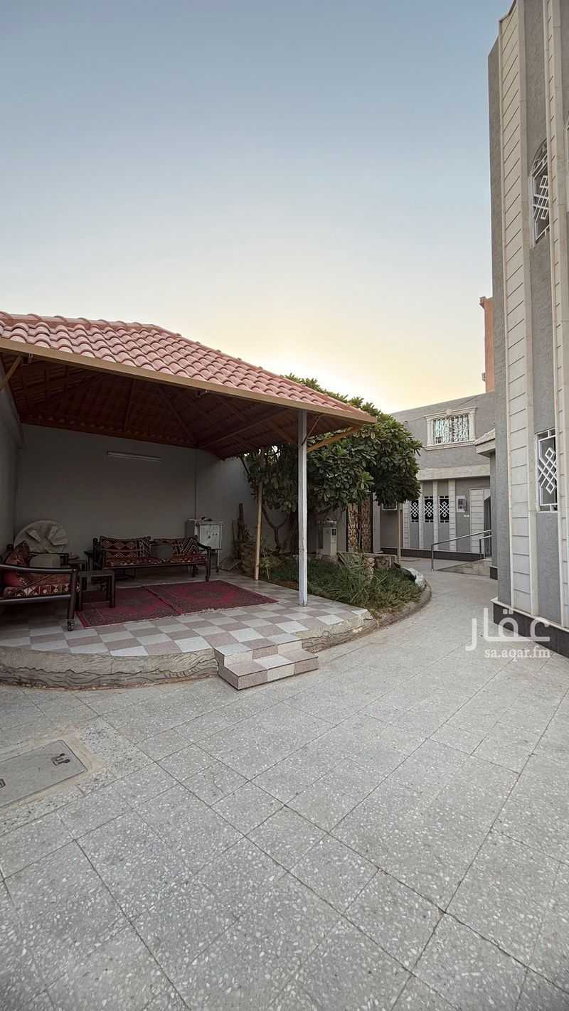 5 bedroom villa in Shubra, Riyadh 4