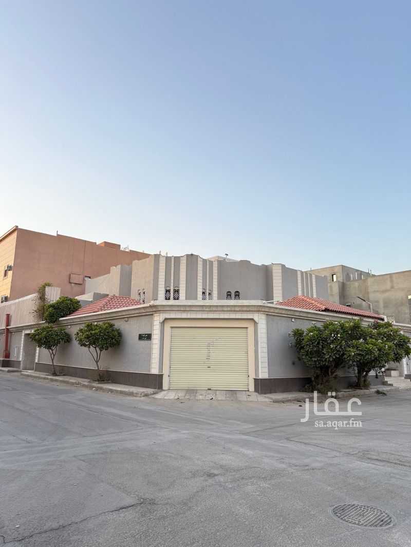 5 bedroom villa in Shubra, Riyadh 12