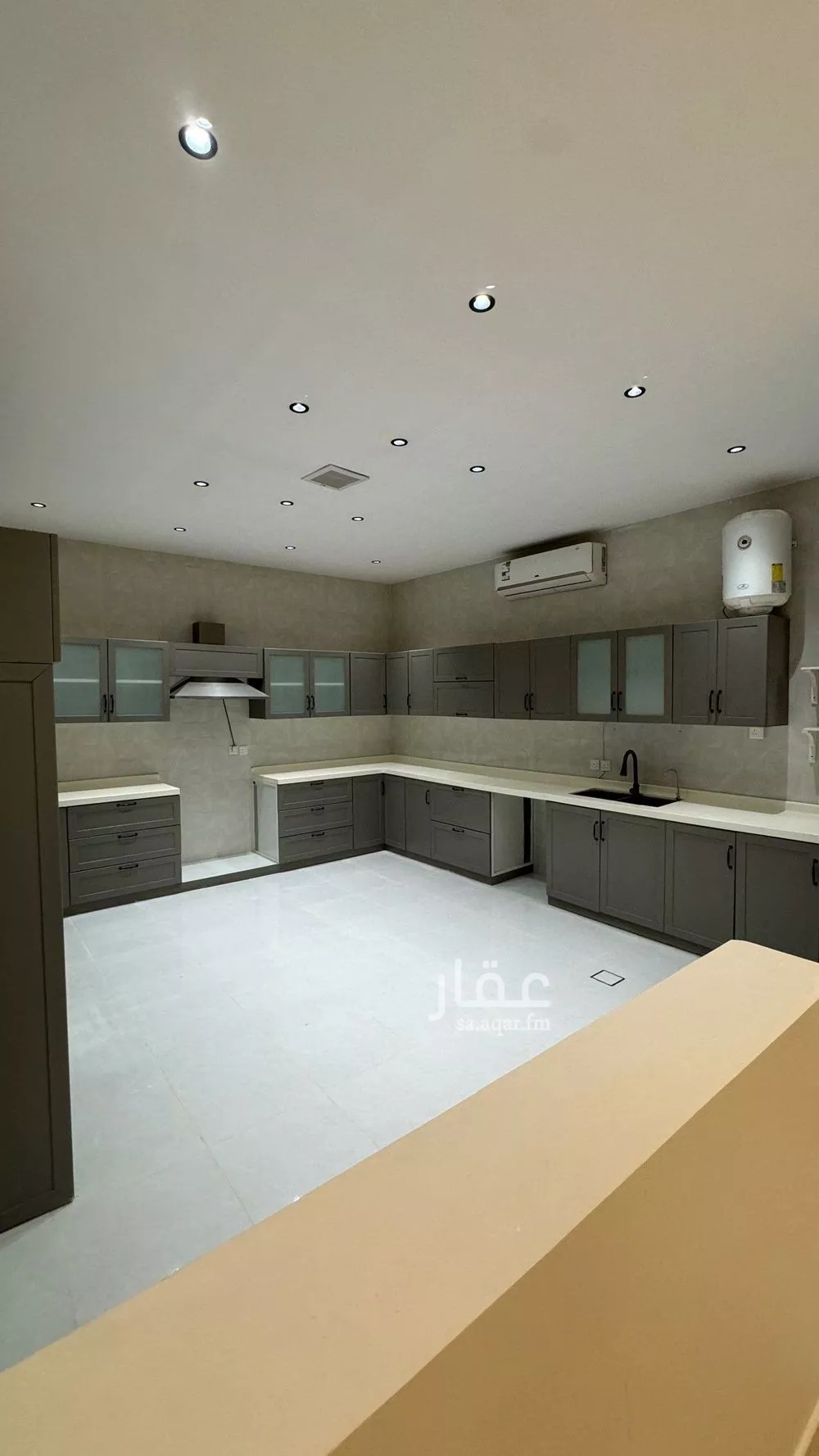 7 bedroom villa in Granada, Riyadh 11
