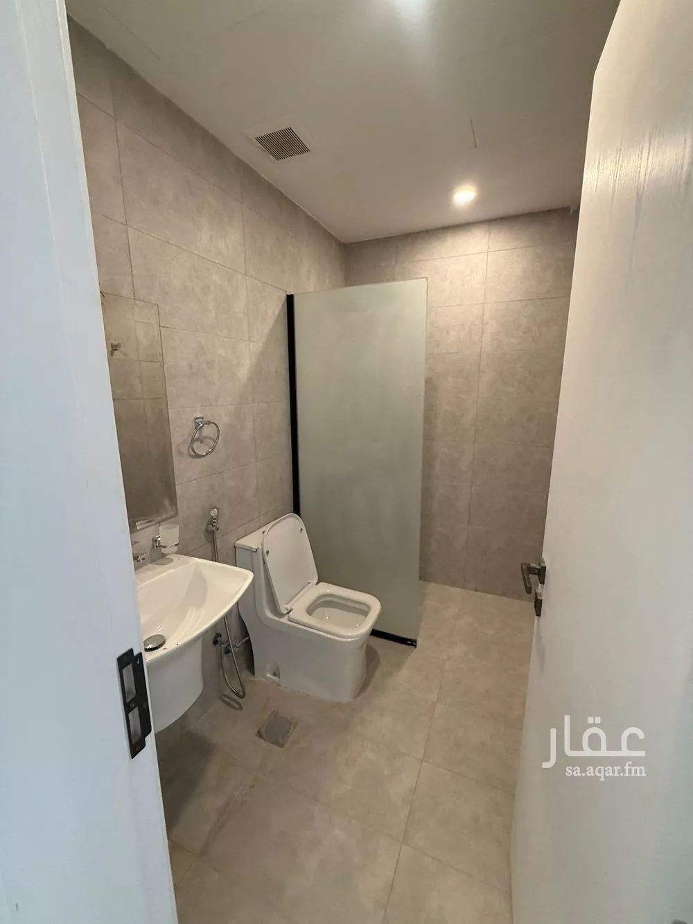 4 bedroom villa in Riyadh 15
