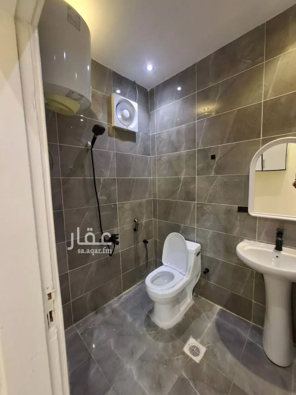 1 bedroom floor in Al Rawdah 9