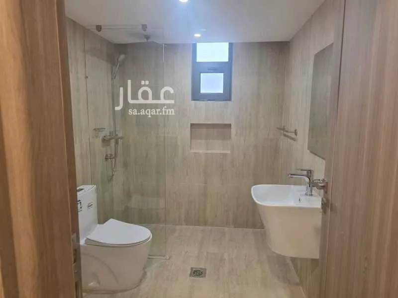 2 bedroom apartment in Al Tubayshi, Eastern Province 4