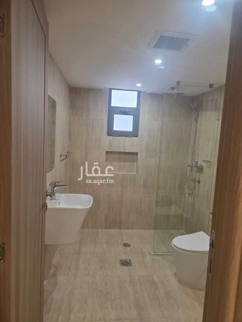 2 bedroom apartment in Al Tubayshi, Eastern Province 9