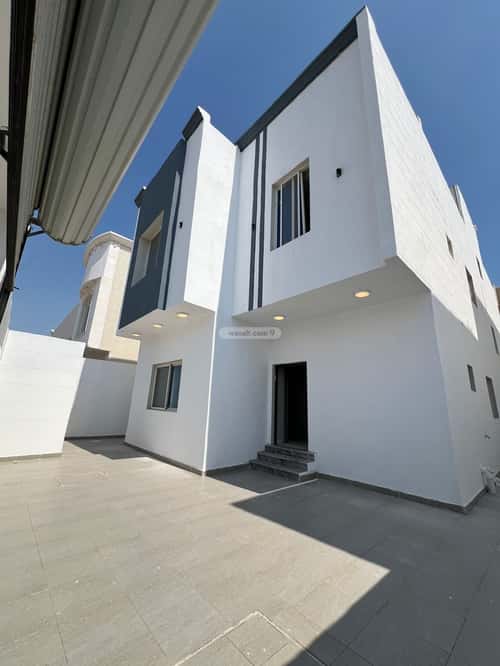 5 bedroom villa in Al Amwaj 8