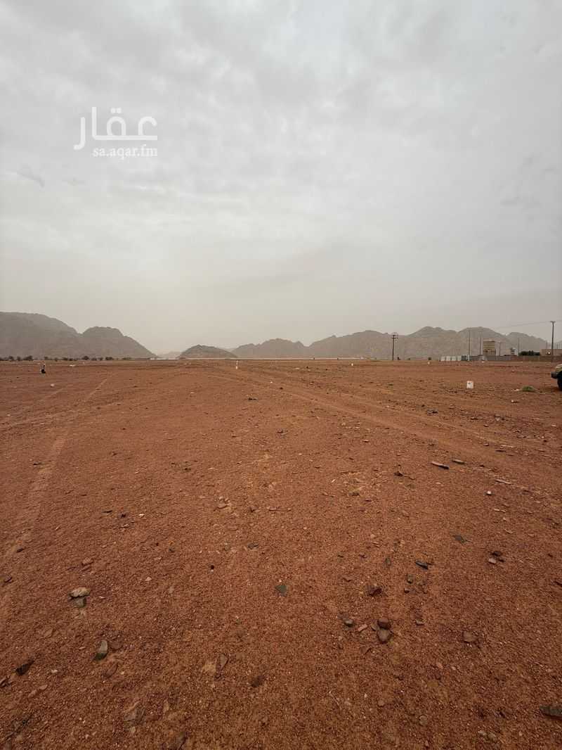 land in An Naqrah, Hail 2