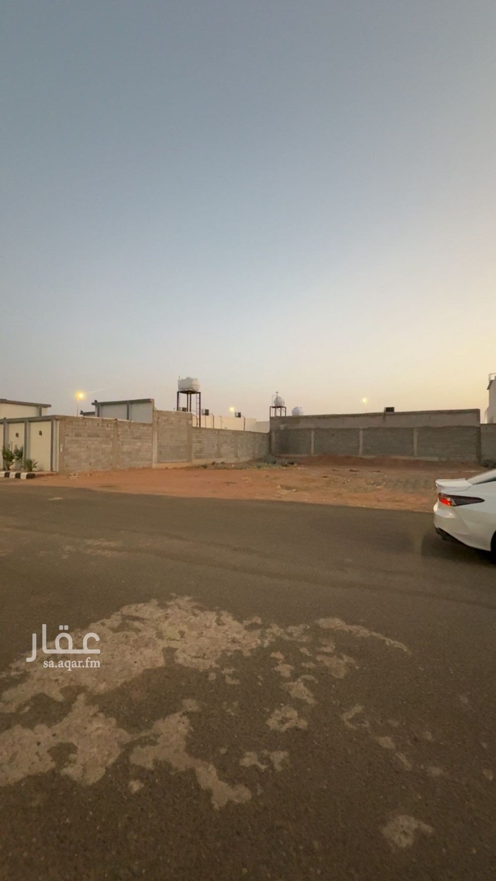 land in An Naqrah, Hail 10