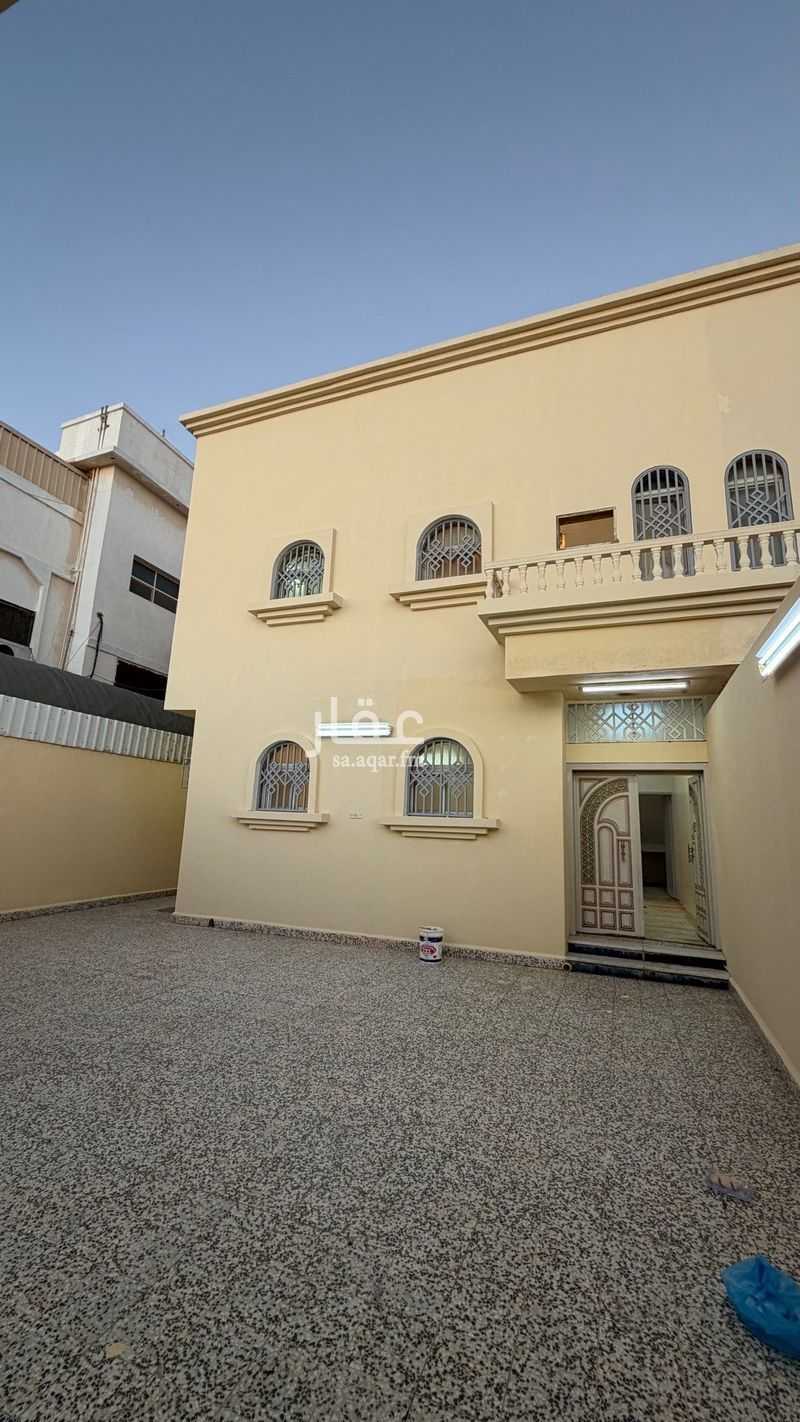 5 bedroom villa in Al Fayziyyah, Qassim Region 3