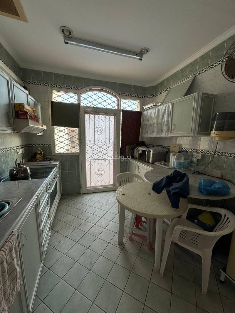 8 bedroom villa in مخطط المروج, Jeddah 13