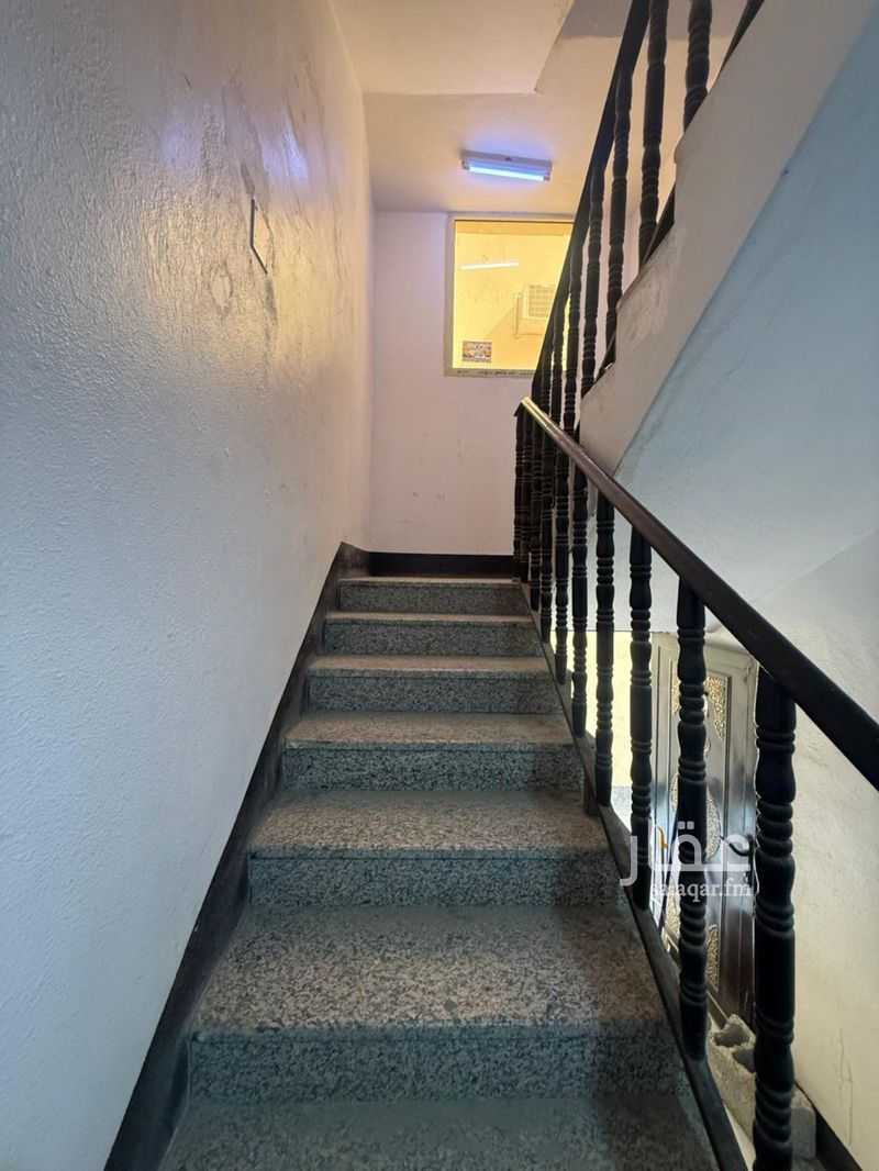 30 bedroom building in West Mazara’ Subdivision, Eastern Province 8