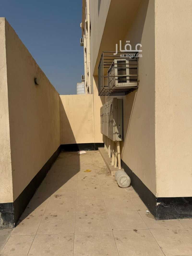 30 bedroom building in West Mazara’ Subdivision, Eastern Province 7