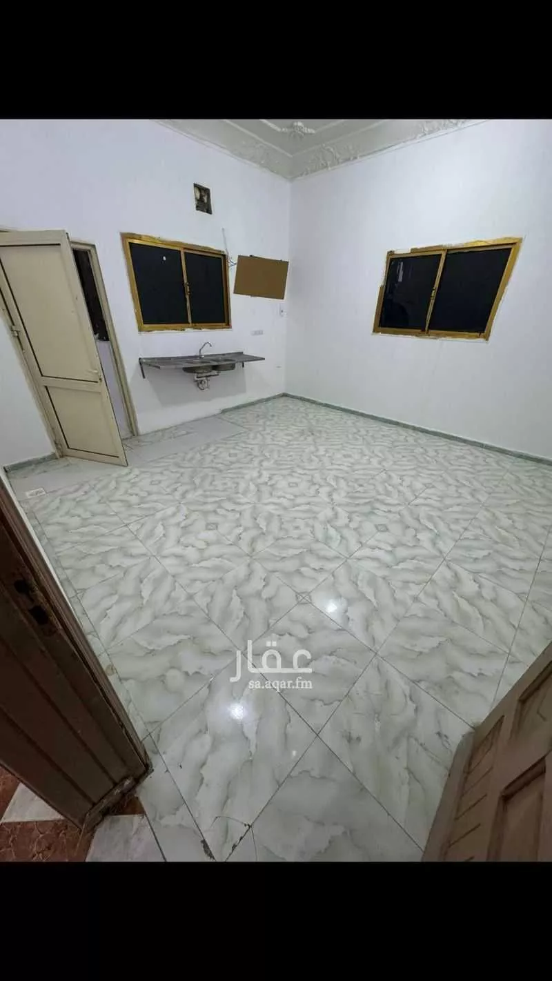 شقة 2 غرف في النزهة 4