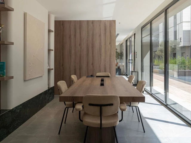2 Bedroom Apartment Optional: Terrace, Backyard — Azure Wadi