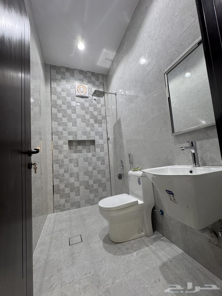 5 bedroom villa in Al Quraynah, Jeddah 9