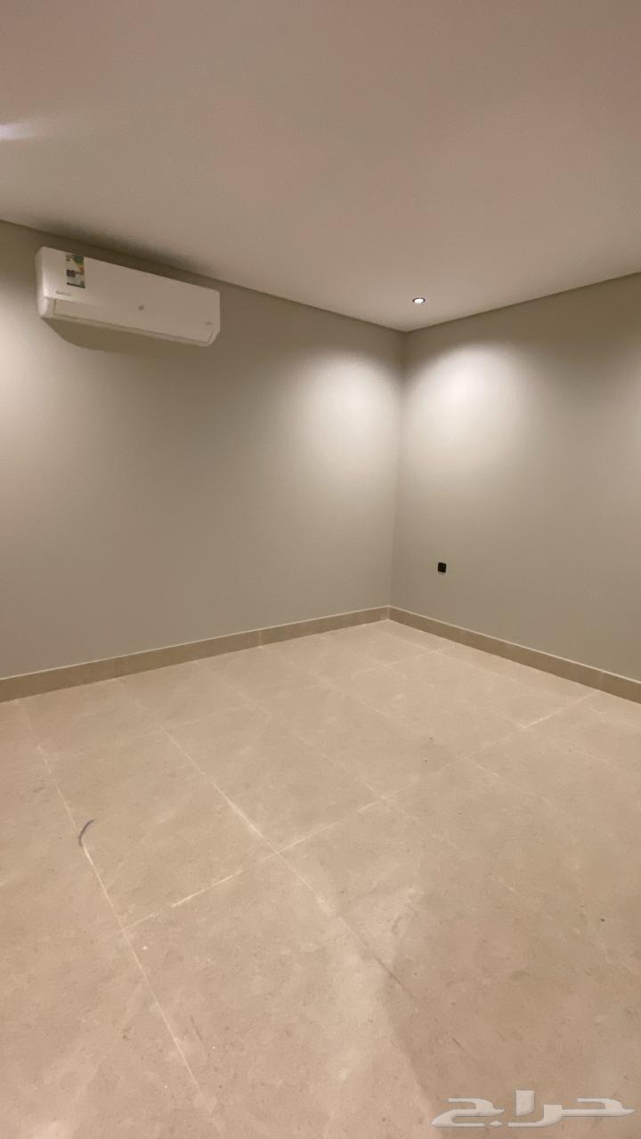 5 bedroom apartment in Al Hamra 14