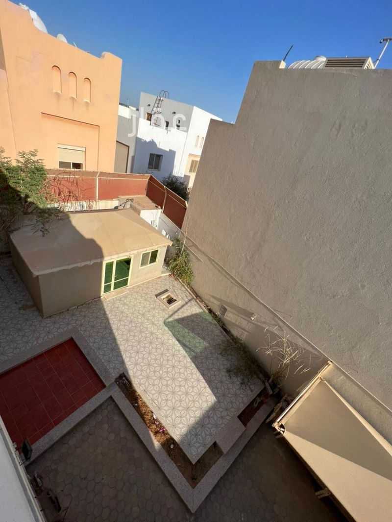 5 bedroom villa in Al Gharbiyah, Jeddah 8
