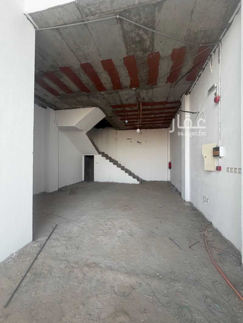 shop in As Sikkah Al Hadid, Madinah 8
