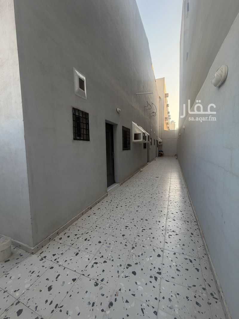shop in As Sikkah Al Hadid, Madinah 13
