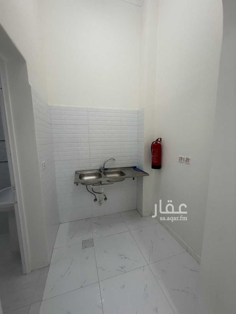 shop in As Sikkah Al Hadid, Madinah 12