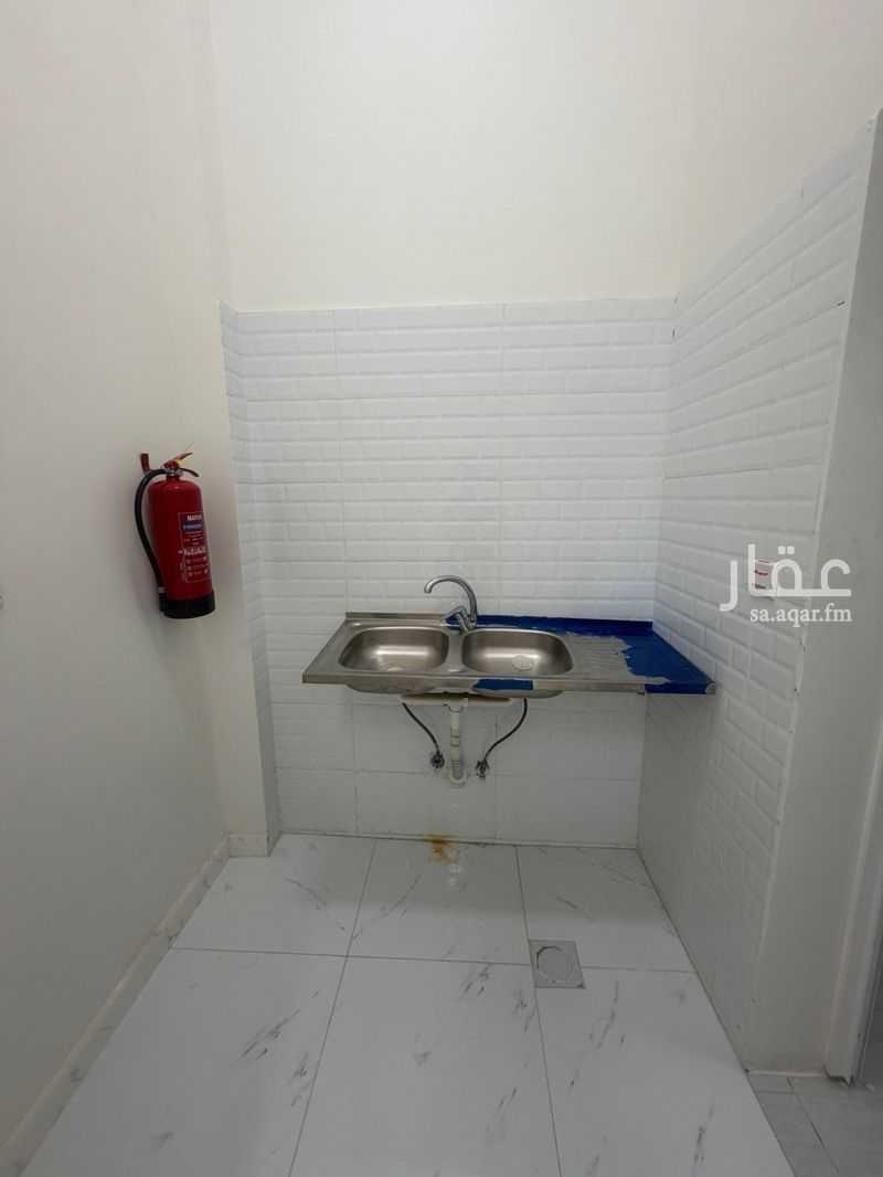 shop in As Sikkah Al Hadid, Madinah 17